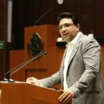 Señalan a Gustavo Madero de beber cerveza durante comparecencia del Congreso