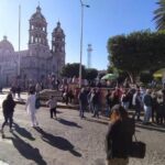 Agentes detienen a 101 migrantes en un autobús turístico en Oaxaca