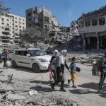 Netflix disfraza a Peso Pluma de personaje de Stranger Things en La Fiesta de Halloween