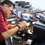 Andrea Legarreta llora al recordar a Nicandro Díaz; “el único que me dio la oportunidad”