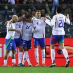 Reportan crujidos en el segundo piso de Galerías Serdán durante el encendido del árbol navideño