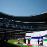 Shakira recibe un regalo de 7 mil dólares de fan mexicano en Monterrey