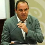 Hopitalizan a influencer de naturaleza tras ser atacado por cobra escupidora