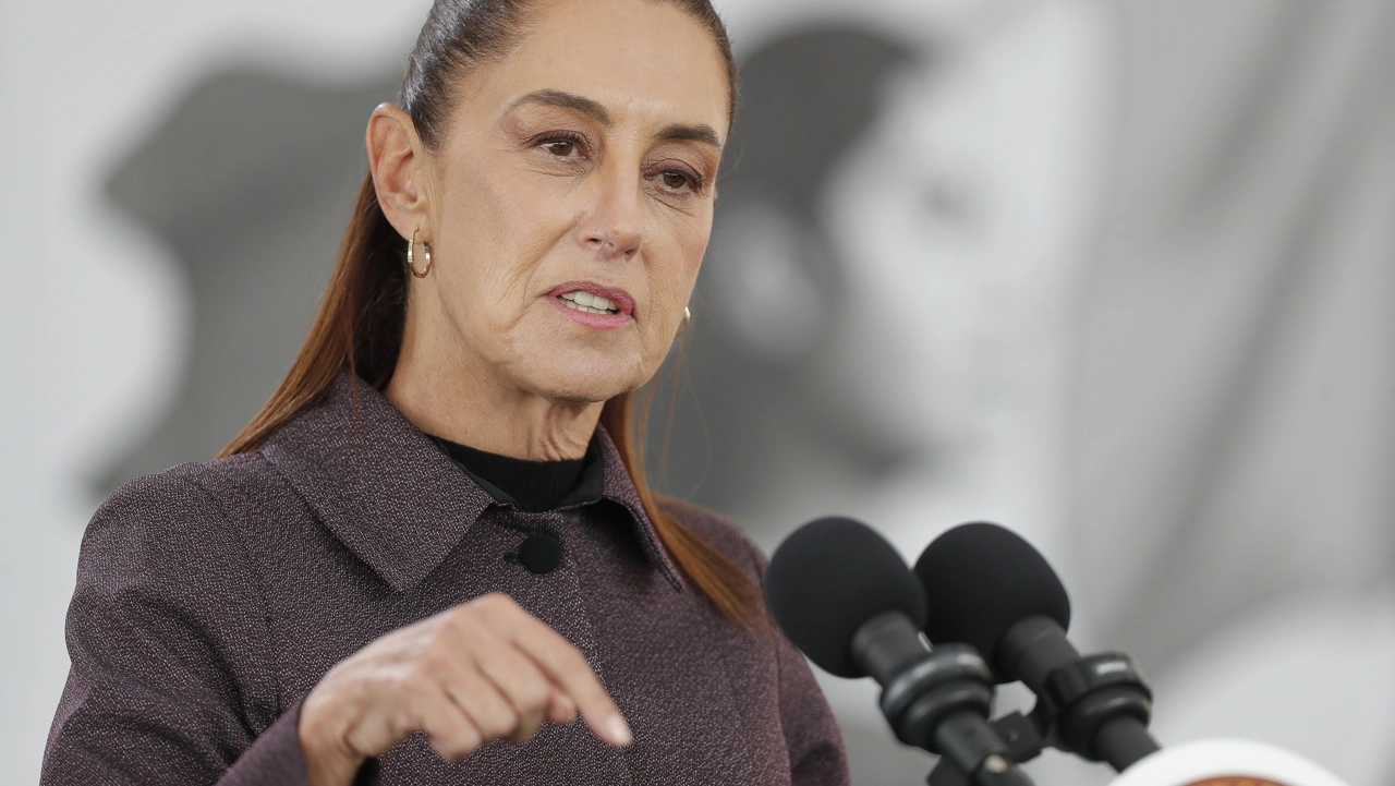 México mantendrá precios estables en gasolina a pesar de la crisis en Irán, afirma Sheinbaum